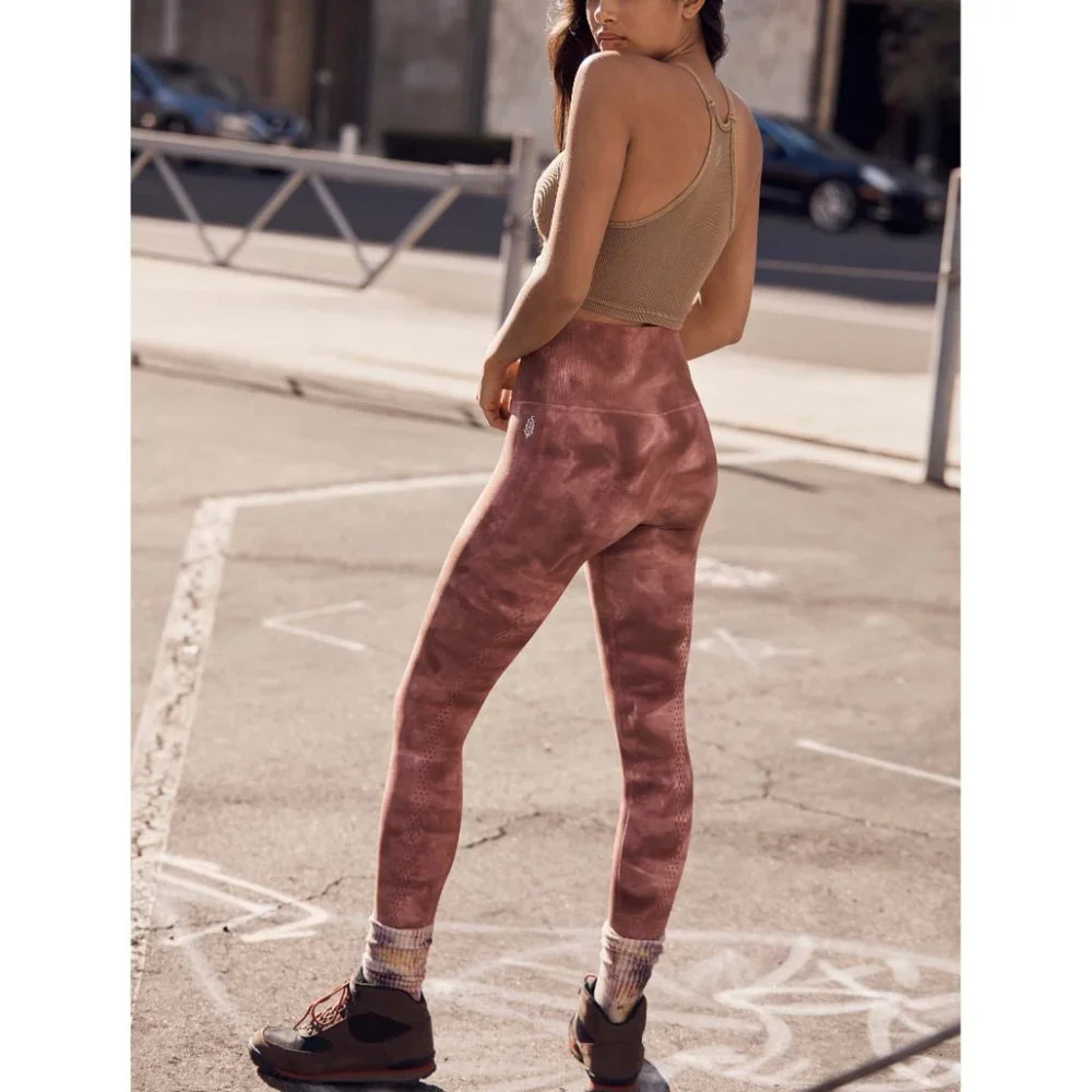 🎉LAST CHANCE🎉 NWT FP Movement Good Karma Tie Dye Legging / Cherry Mocha - Picture 2 of 4